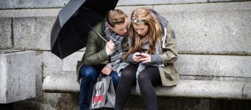People on phone / Photo via Garry Knight, Flickr