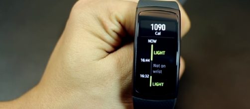 Samsung Gear Fit 2 - YouTube/mobiscrub Channel