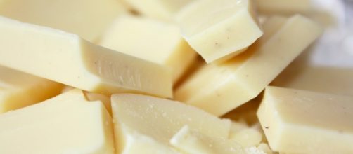 White chocolate by caja - pxabay