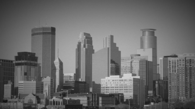 Copyright PublicDomaniPictures: immagine di Minneapolis in bianco e nero, metafora della depressione da rientro.