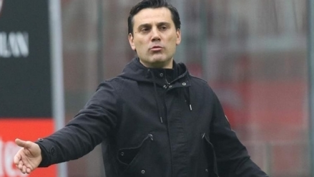 Vincenzo Montella annuncia il passaggio alla difesa a 3 per il Milan
