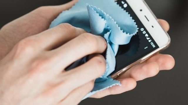 Lo schermo del tuo cellulare? Ha pi&ugrave; batteri di un...wc | Il Mattino - ilmattino.it