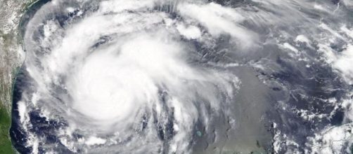 El hurac&aacute;n Harvey avanza con fuerza. Public Domain.