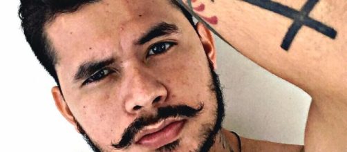 Rapaz &eacute; tra&iacute;do por ser muito ''dotado''