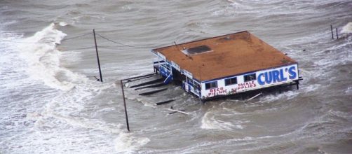 storm surge courtesy skeeze Pixabay.com CC0