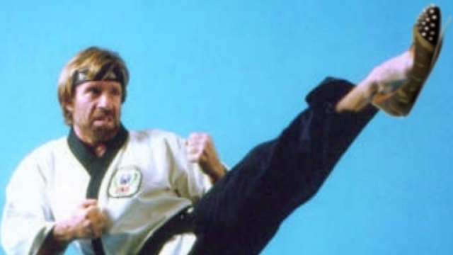 Chuck Norris ha vinto la sfida con la morte