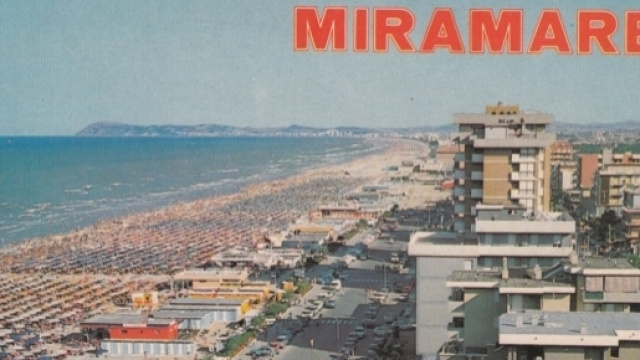 La spiaggia di Miramare a Rimini dove si &egrave; verificato lo stupro di gruppo (immagine di repertorio)