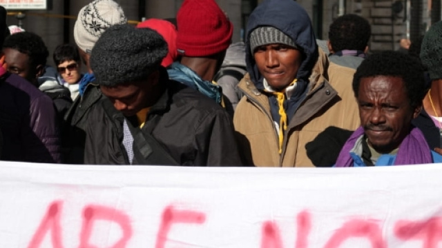 Roma: alcuni dei migranti presenti in piazza a protestare