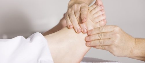 Foot massage. Image via Pixabay