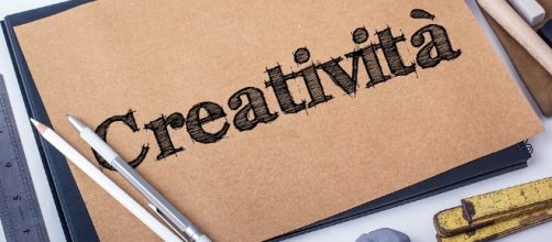 While traveling, you could meet a really exciting person. [Image via Pixabay]