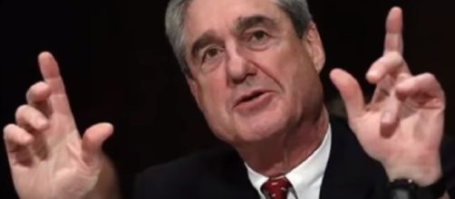 Robert Mueller's investigation looks into Mike Flynn. [Image via YouTube/Hot news]