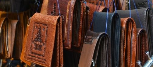 Shopping. Shopaholic. Image via Pixabay