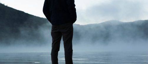 Stand alone. Image via Pixabay