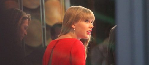 Taylor's new single-https://upload.wikimedia.org/wikipedia/commons/f/f6/Taylor_Swift_GMA_%288114085506%29.jpg