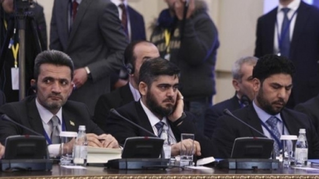 I rappresentanti dell'opposizione siriana in uno dei numerosi cicli di incontri ad Astana