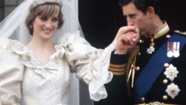Lo spirito di lady D intervistato da un medium giapponese ha detto che suo marito Carlo era un diavolo.