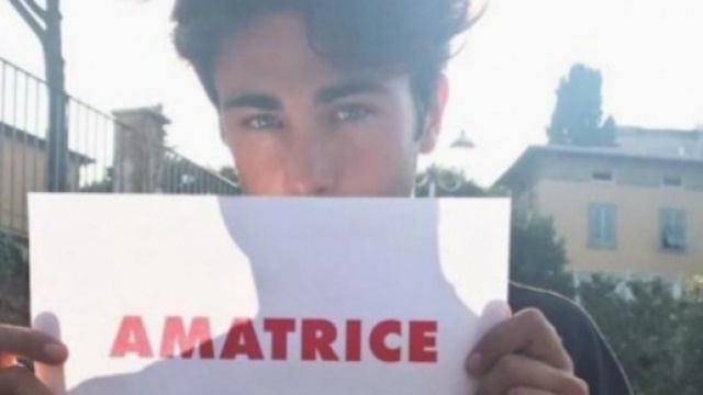 Riki fa una donazione benefica per le vittime del terremoto di Amatrice. BlastingNews