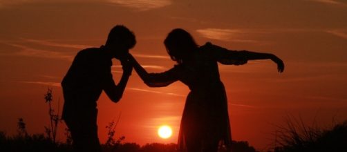 Go get love. Image via Pixabay