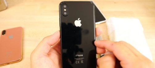 iPhone 8, 7S Plus & 7S Model Hands On! Copper, Silver & Black YouTube/EverythingApplePro