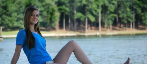 Single and happy. Image via Pixabay.