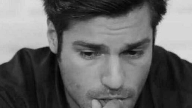 Cherry Season: Ayaz pensieroso