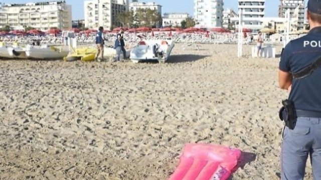 Inquirenti al lavoro sul luogo dello stupro di Rimini