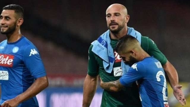 FOTO - Pepe Reina commosso dopo Napoli-Atalanta, ha deciso di onorare il proprio contratto con gli azzurri fino al 2018 - areanapoli.it