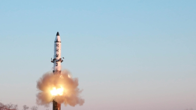 La Corea del Nord ha lanciato un missile che ha sorvolato l'isola giapponese di Hokkaido