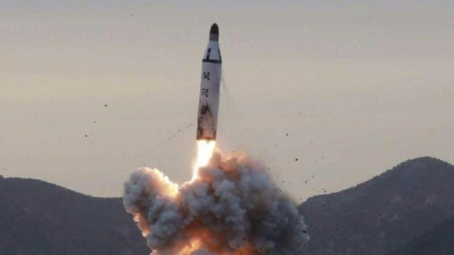 L'ultimo test missilistico ordinato da Kim Jong-un ha violato lo spazio aereo giapponese