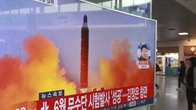 Nord Corea, le lacrime dei piccoli coreani al cospetto di Kim Foto ... - corriere.it