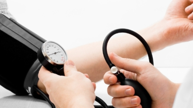 Pressione alta ipertensione - Sintomi, cause e rischi - - domandemediche.it