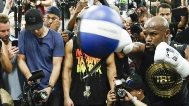 Floyd Mayweather durante il media day organizzato nella sua palestra a Las Vegas