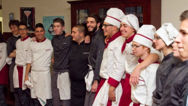 In un albergo di Cervia un cameriere 29enne non &egrave; stato accettato perch&eacute; di pelle nera