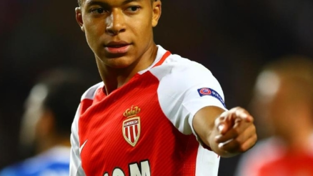 Tr&egrave;s courtis&eacute;, Kylian Mbapp&eacute; souhaite quitter Monaco - thesun.co.uk