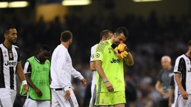 Tutta la delusione di Buffon e compagni dopo l'ennesima finale persa dai bianconeri