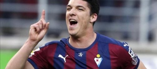 Ander Capa celebrando un gol con el Eibar. (v&iacute;a web - blogspot.com)