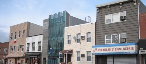 Brooklyn Image - Telethon | Flickr (http://www.flickr.com/photos/ryanjunell/228816319/) CC BY-SA 2.0 \ Wikimedia Commons