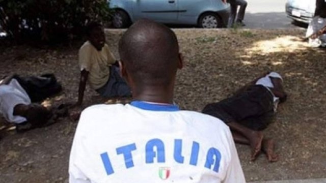 A Roma scontri fra migranti e residenti (foto d'archivio)