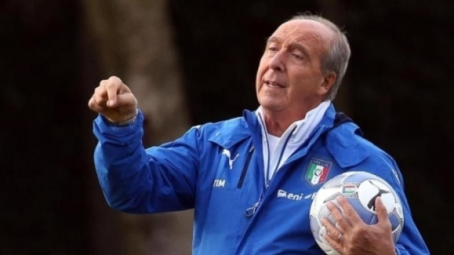 Il C.T Ventura mentre dirige un allenamento