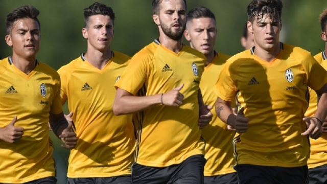 Juve, super allenamento: le facce dei giocatori sono stravolte ... - tuttosport.com