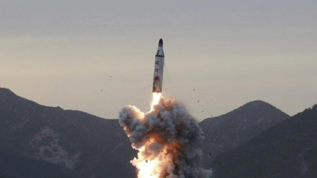 La Corea del Nord lancia un altro missile e crea crisi internazionale.