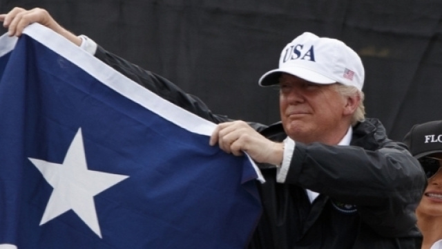 Temp&ecirc;te Harvey : Trump fait le show au Texas