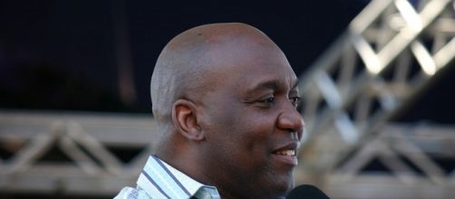 File:Thurman Thomas ESPNWeekend2010-067.jpg - Wikimedia Commons - wikimedia.org
