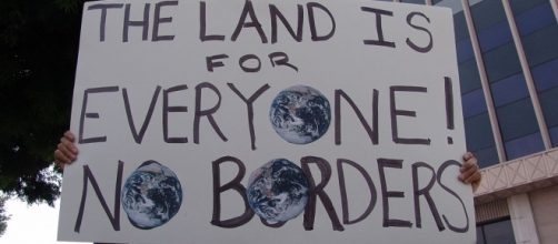 Immigration rights march in Los Angeles, 2006. / [By Jonathan McIntosh, CC BY 2.5, via Wikimedia Commons]