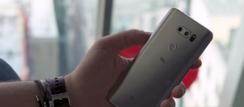 LG goes head-to-head with Apple and Samsung with the V30's amazing specs - YouTube/TheVerge