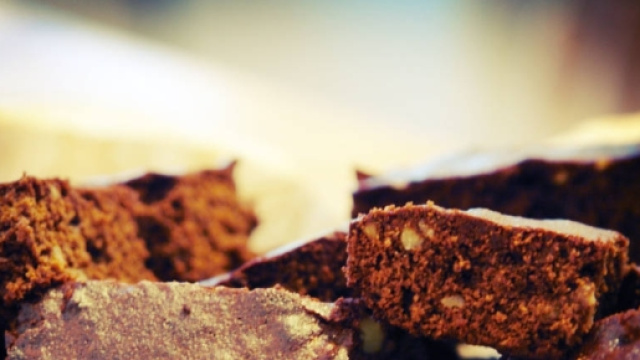 Barrette di cioccolata e marijuana trovate nel frigobar di un b&b: le ha mangiate un addetto alle pulizie ed &egrave; stato ricoverato in codice rosso.