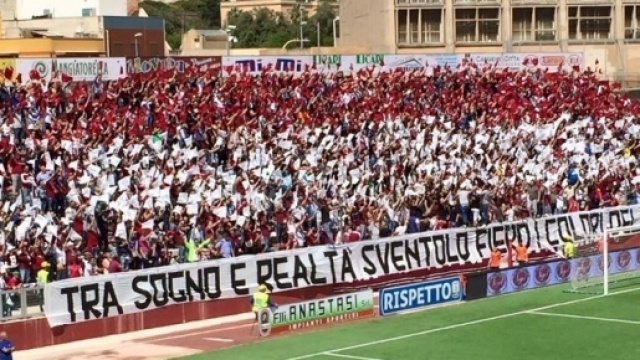 I tifosi del Trapani in attesa di conoscere l'ultimo acquisto di questa sessione di calciomercato