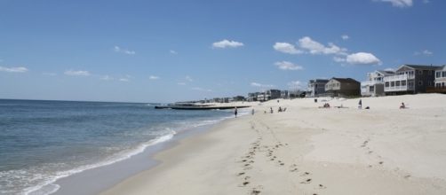A 30-year-old woman's body was found buried in a Maryland beach. [Image via Flickr/Ben Ferenchak]