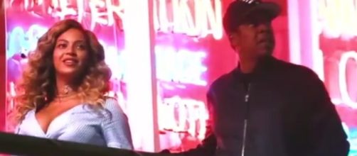 Beyonce and Jay Z spotted on a romantic date in Los Angeles on Wednesday night. Image via YouTube/ET
