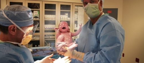 Doctor delivers patient&rsquo;s child minutes before giving birth to her own child / Photo via Matthew Gosselin, Flickr
